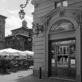 Die Gelateria von Pepino an der Piazza Carignano,
unweit vom Quartier das Friedrich Nietzsche 1888 in Turin bewohnte.

Thomas Steinert
1990/99, Piezo-Pigment-Print, 40 x 40 cm, Ed. 7

